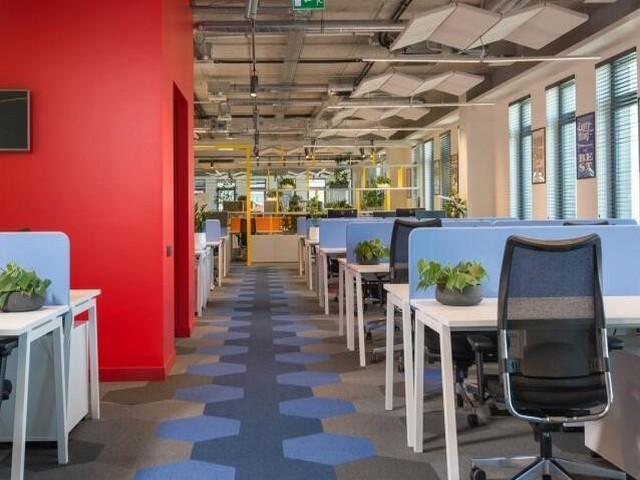 武汉9.6米飞翼气垫车运输